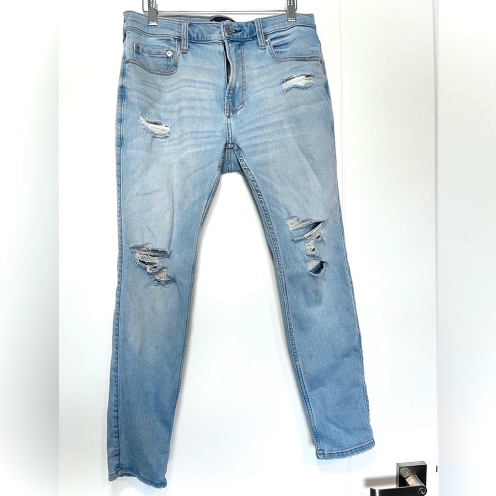 Hollister Super Skinny | Light Wash Distressed Stretchy Jeans